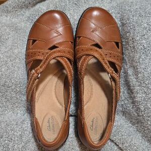 Clarks Women's Tan Leather Ashland Slip On. Great Condition